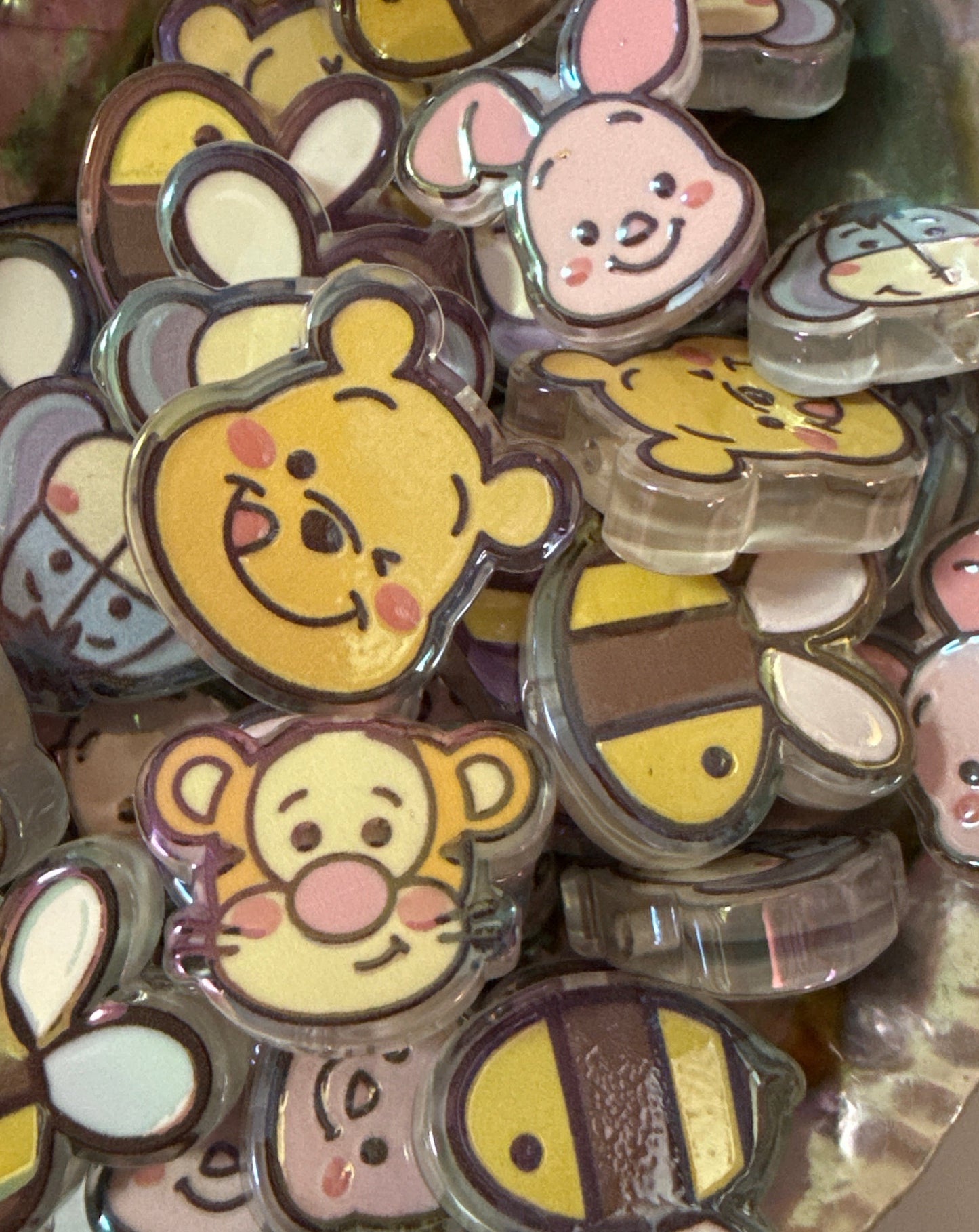 C/L B21- (10PCS) 25mm Winnie The Pooh MIX Color Flat UVAB Iridescent Rainbow Acrylic Beads For DIY