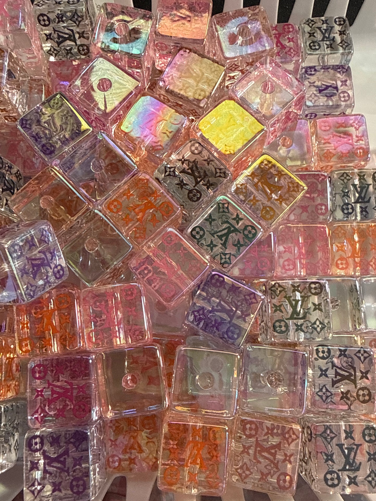 (10 PCS)- 16mm Cube Fashion LoVe UVAB Clear W/Multicolor Design Acrylic Beads for DIY