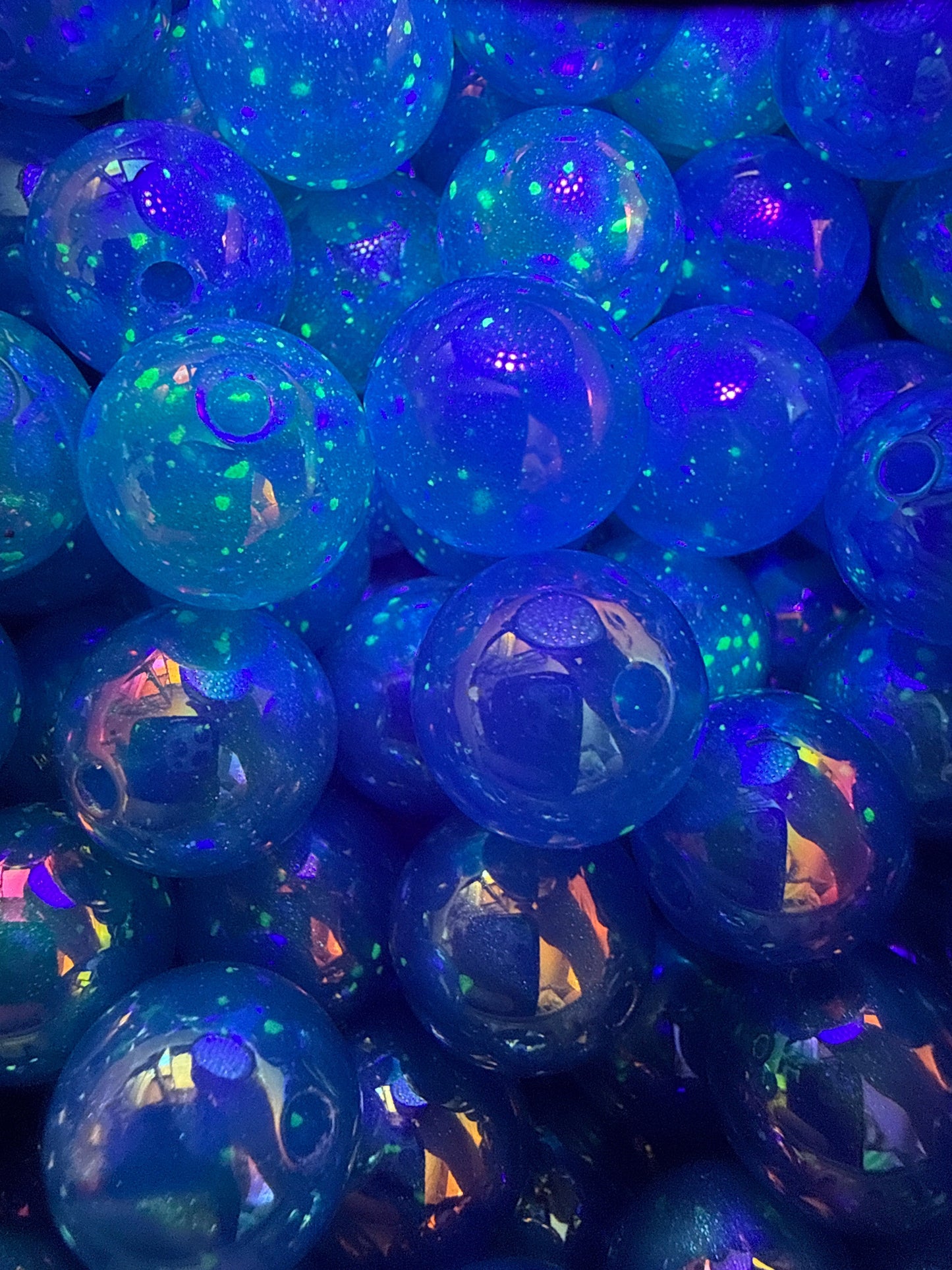 GGB7- (10PCS) 15mm STUNNING BLUE GLOW Rainbow UVAB Galaxy Shimmer Iridescent Acrylic Beads for DIY