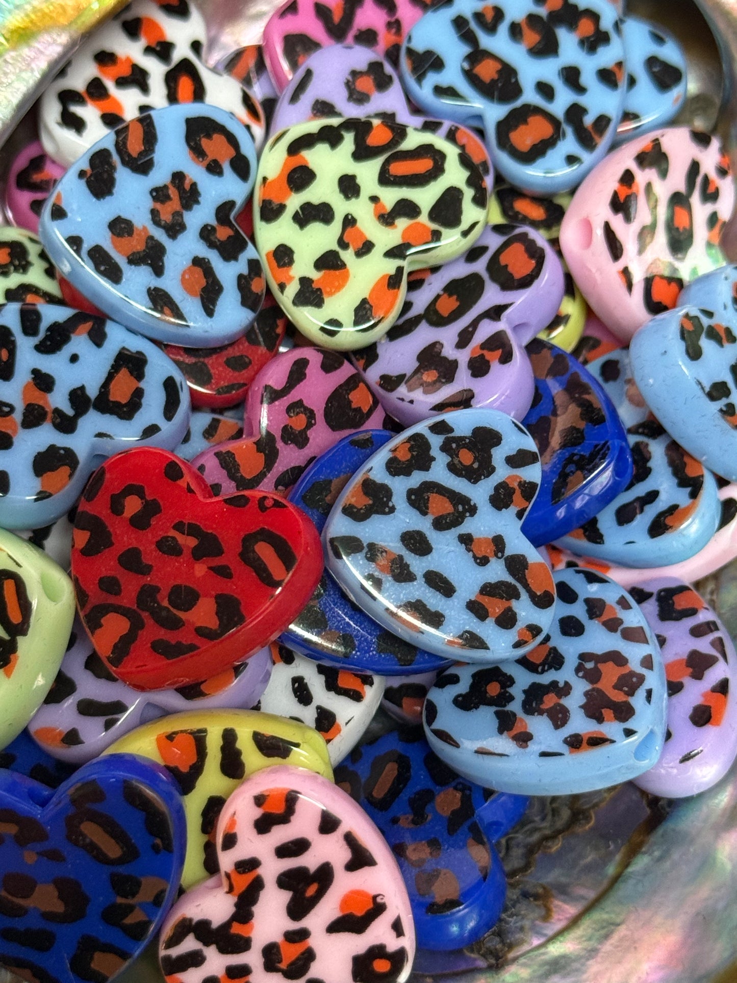 SB2-7 (10PCS) 20mm 3D Acrylic Leopard Heart Shaped Mixed Color Acrylic Beads For DIY