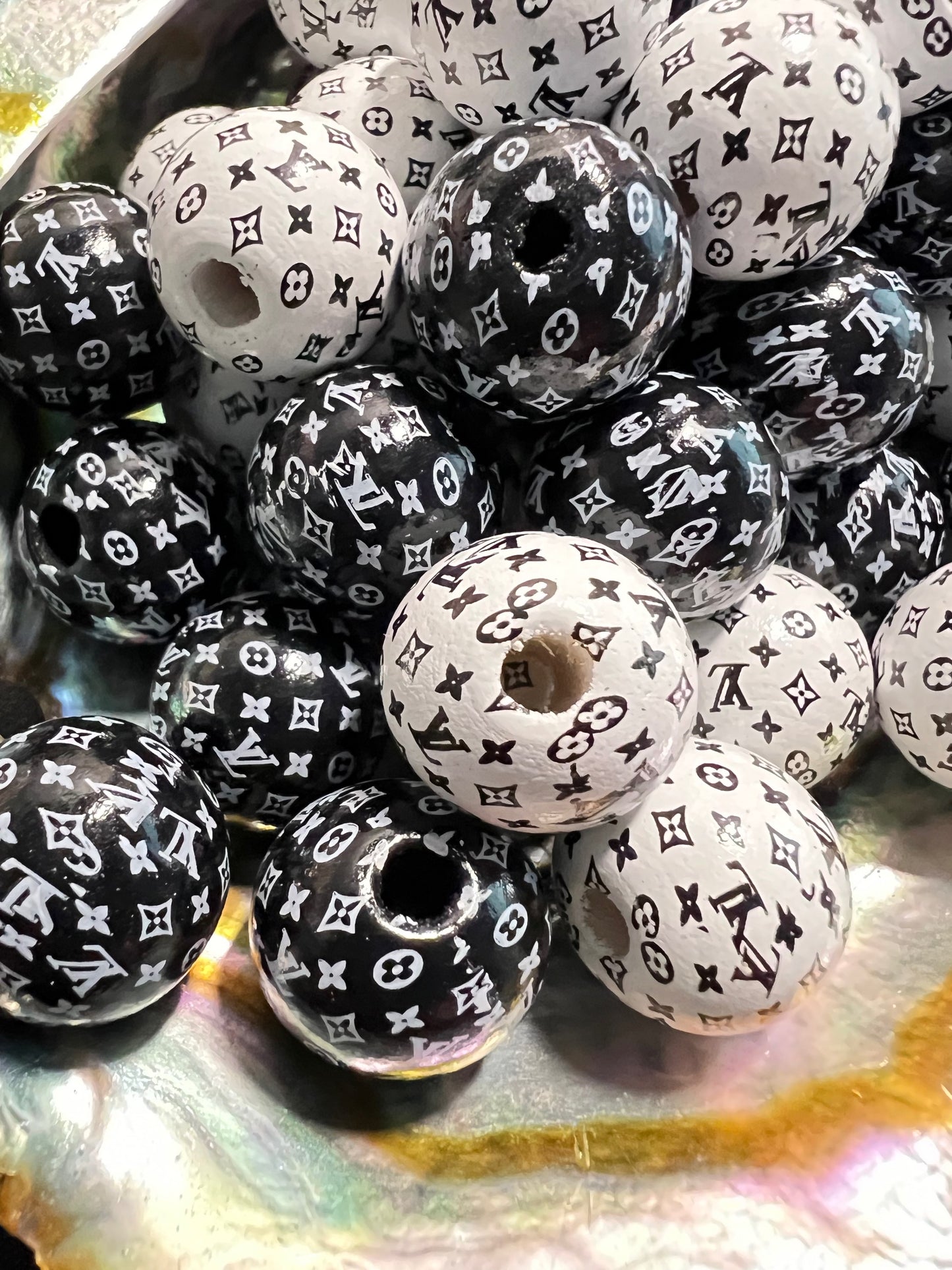 5 PCS -15mm Black & White MIX LV Wood Beads image 2