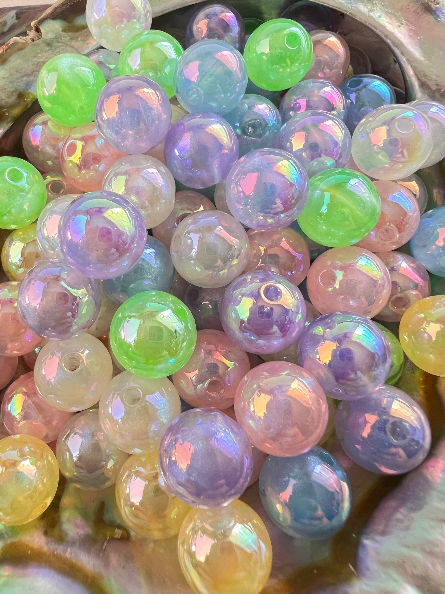 SB11- (10PCS) 11mm UVAB GLOW IN DARK Round Shaped Pastel Rainbow Glitter Aura Coated Mix Acrylic Beads for DIY