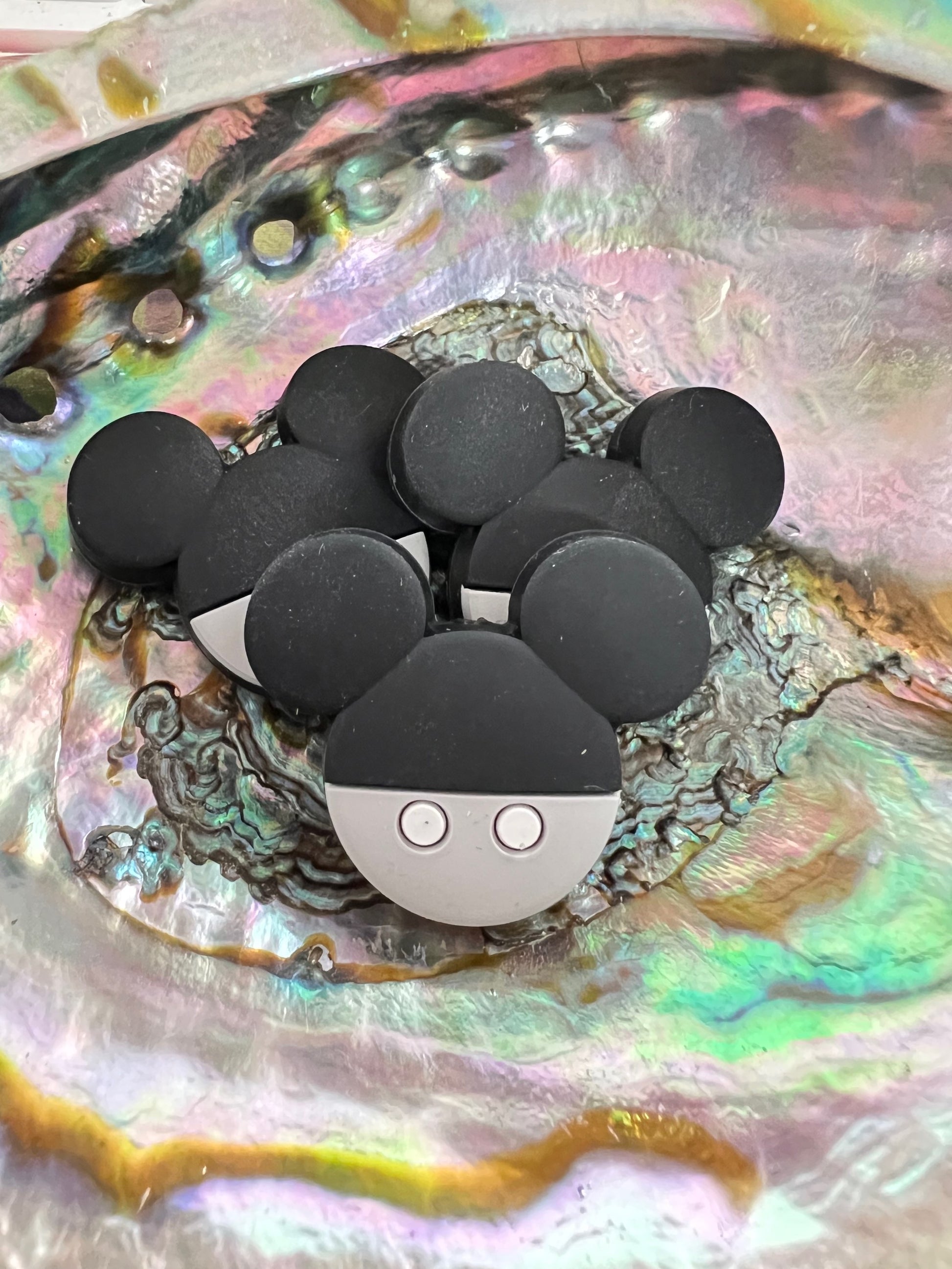 (1)PC- Choose Your Color-  M-i-c-k-e-y- Mouse Head  Focal Beads image 1