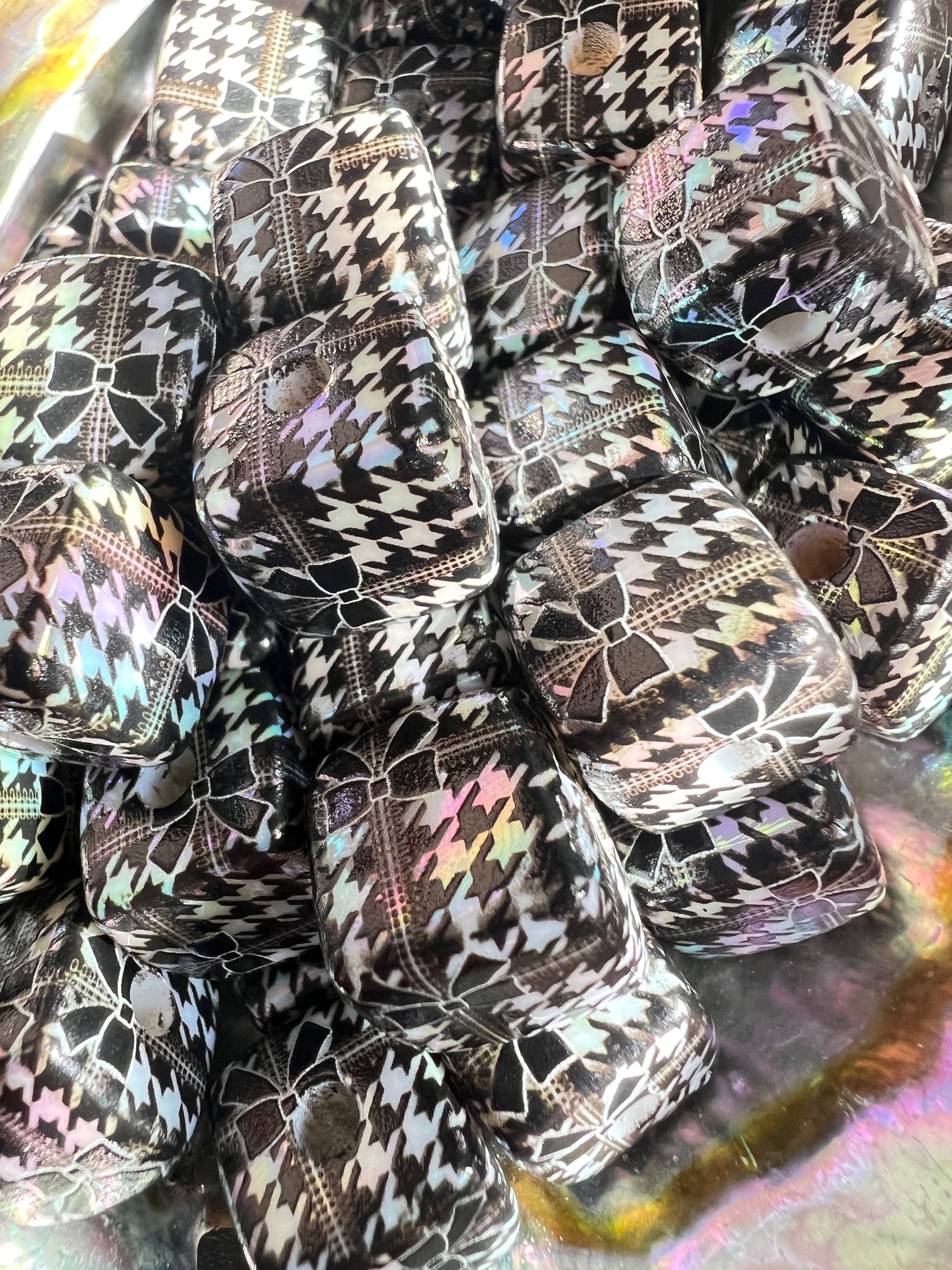 5 PCS - 14mm HoundsTooth Gift Box Black/White Iridescent Rainbow Cube Beads image 3