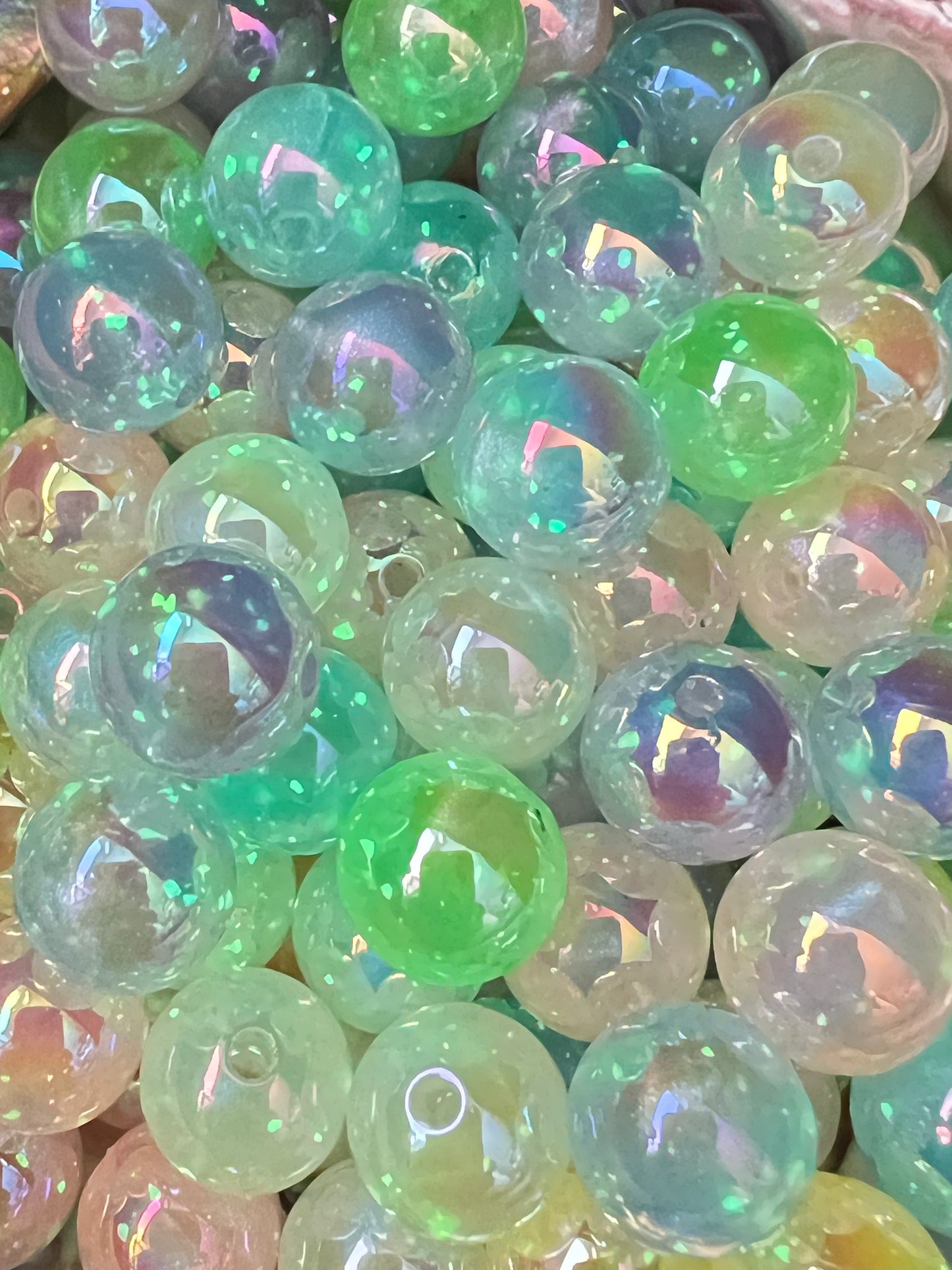 SB11- (10PCS) 11mm UVAB GLOW IN DARK Round Shaped Pastel Rainbow Glitter Aura Coated Mix Acrylic Beads for DIY