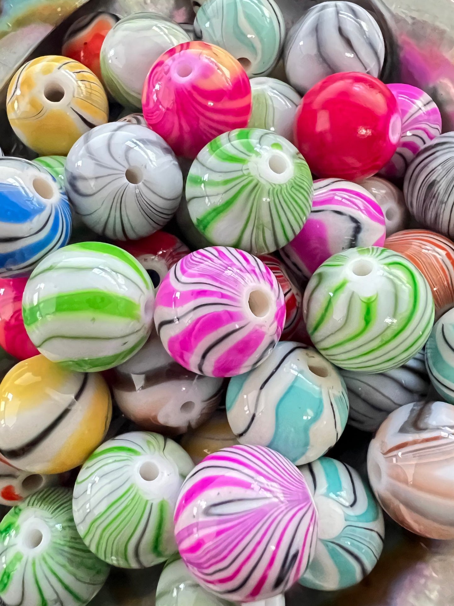 10 PCS - 15mm Multi Colors Mix Swirly/Wavy Lined Round Acrylic Beads image 0