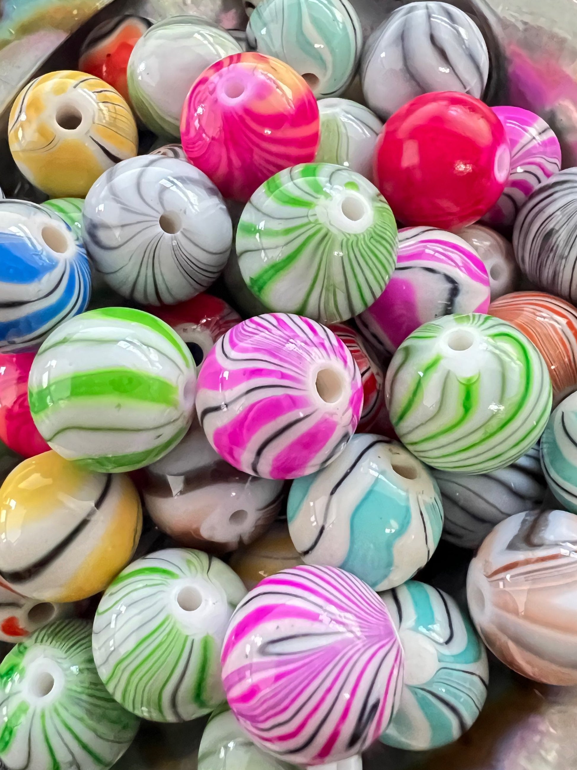 10 PCS - 15mm Multi Colors Mix Swirly/Wavy Lined Round Acrylic Beads image 0