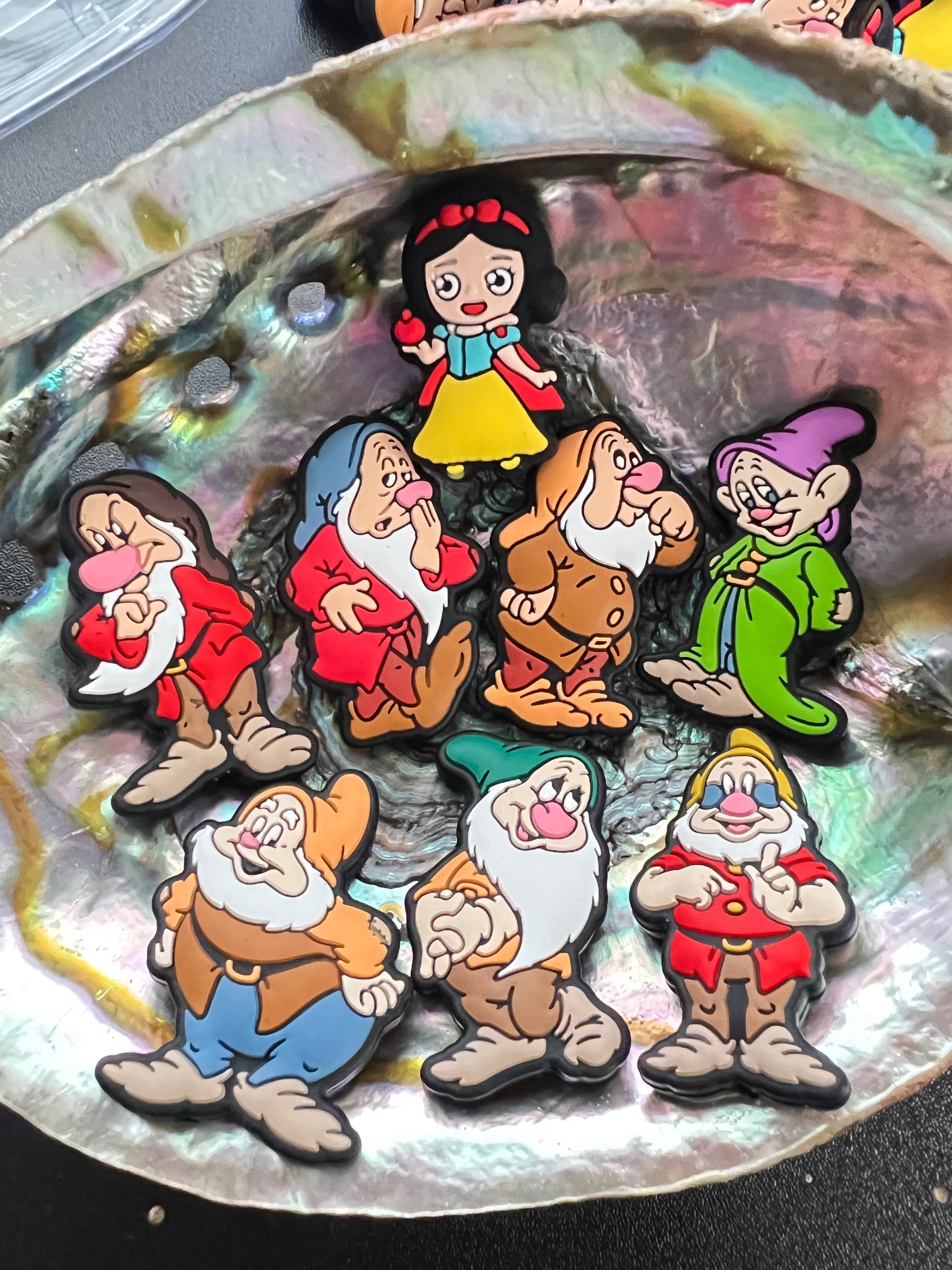 (1)PC- Choose your S-n-o-w W-h-i-t-e Characters Focal Bead image 0