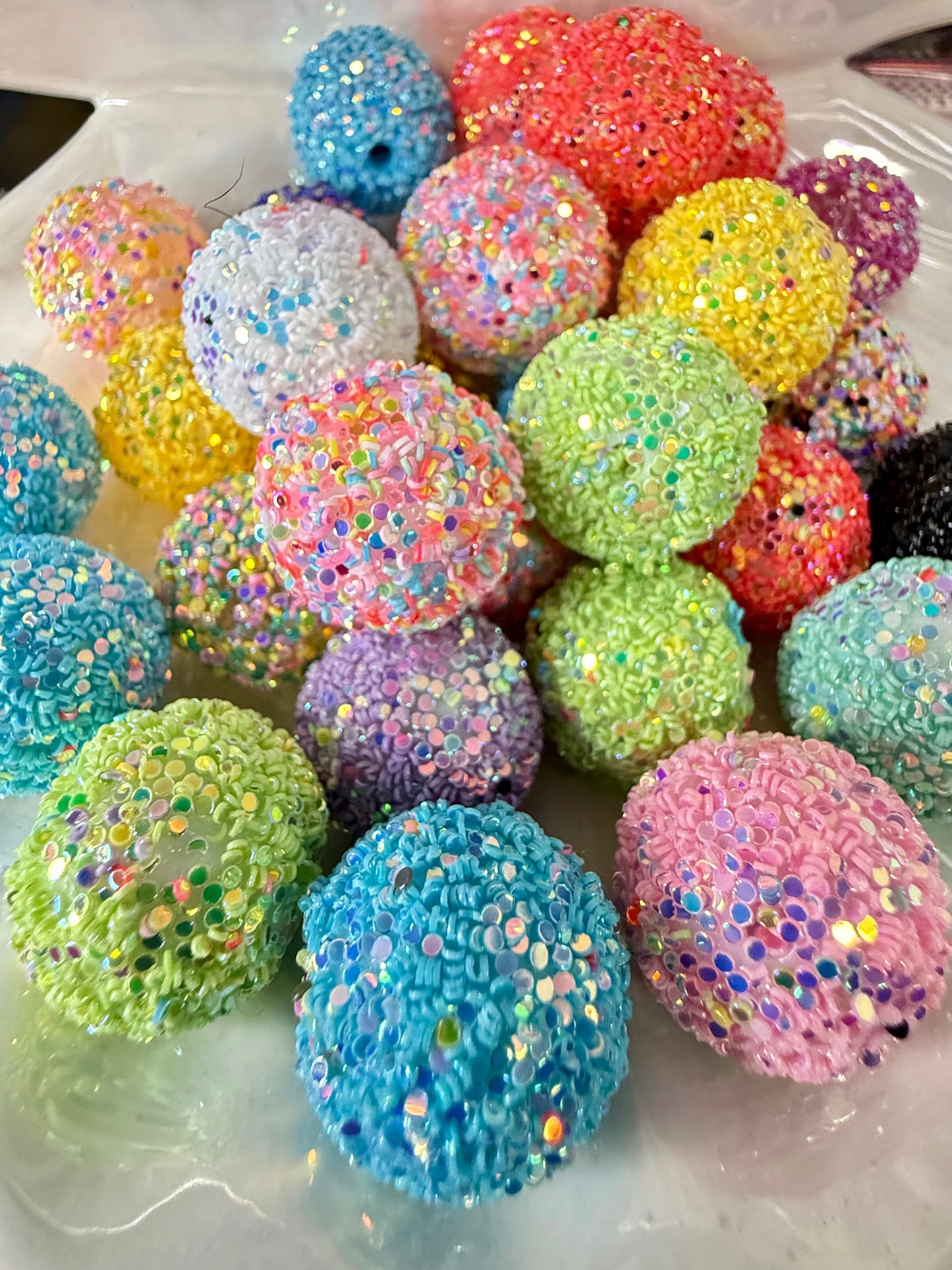 R23- (10PCS) 20mm Mixed Color Bubblegum Acrylic Sugar Beads Coated with Glitter Flakes Beads for DIY