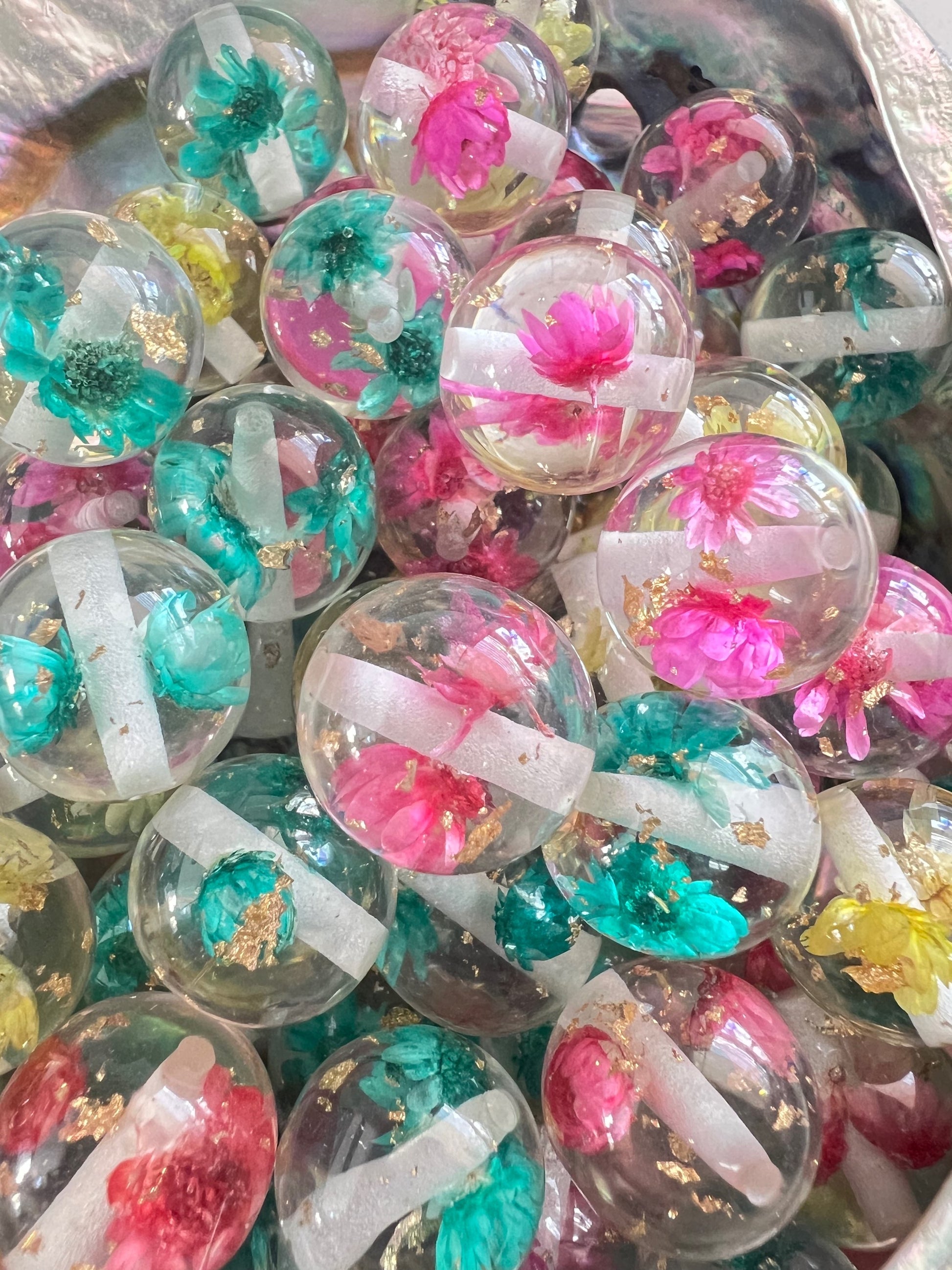 10 PCS- 16mm Round Clear W/Flower InsideTeal/Pink/Yellow Gold Flake Resin Beads image 0