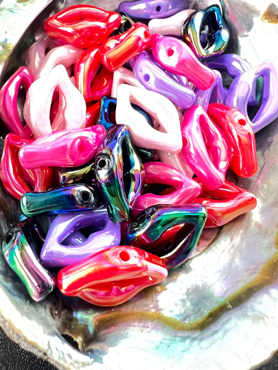 5pcs 25mm 3D UVAB Acrylic/Resin LIPS Multicolor Iridescent Beads image 2