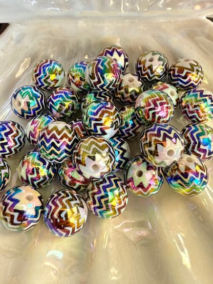 B13- (10PCS) 16mm White W/Black Chevron UVAB Bubblegum Acrylic Beads for DIY