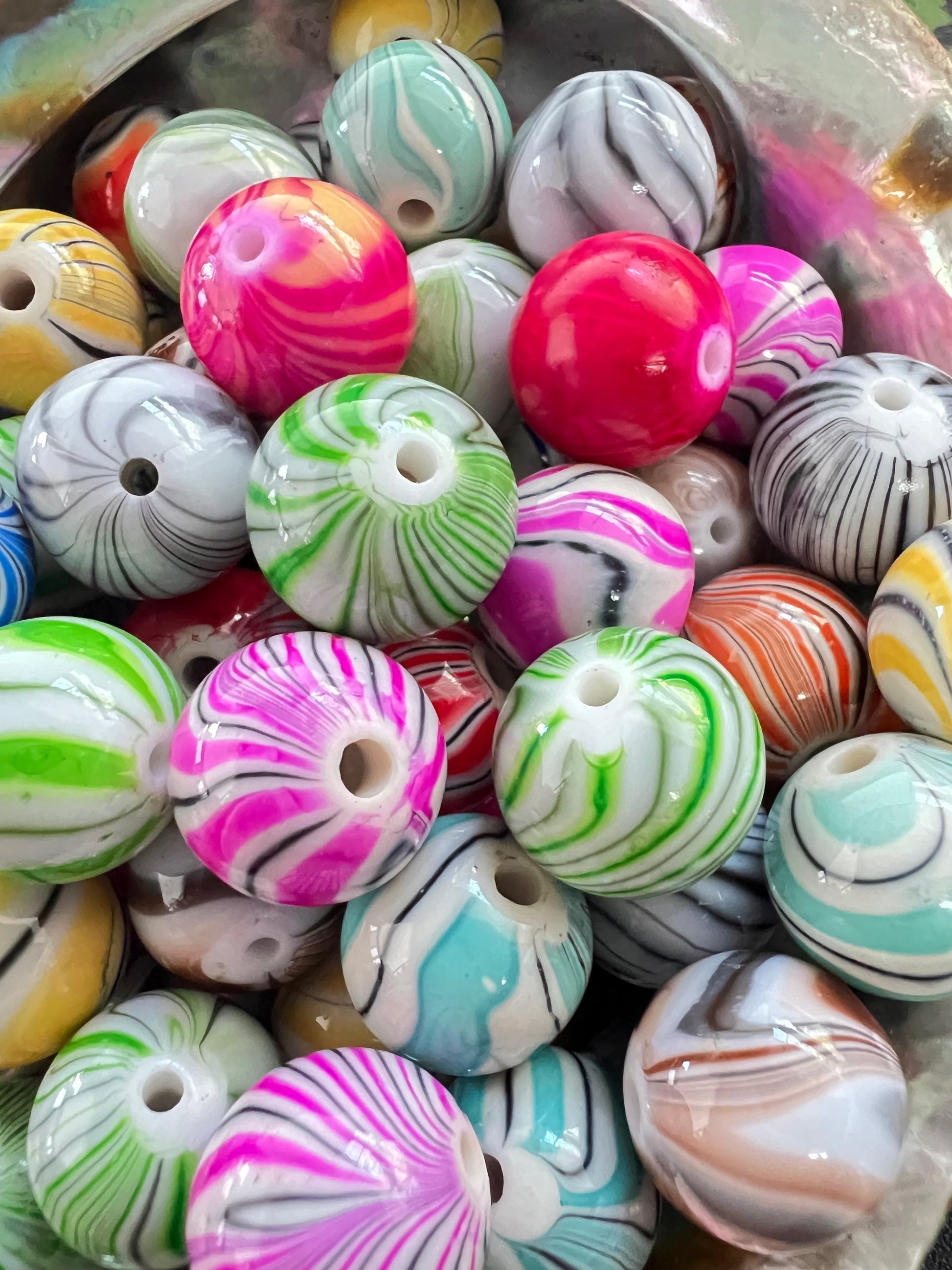 10 PCS - 15mm Multi Colors Mix Swirly/Wavy Lined Round Acrylic Beads image 1