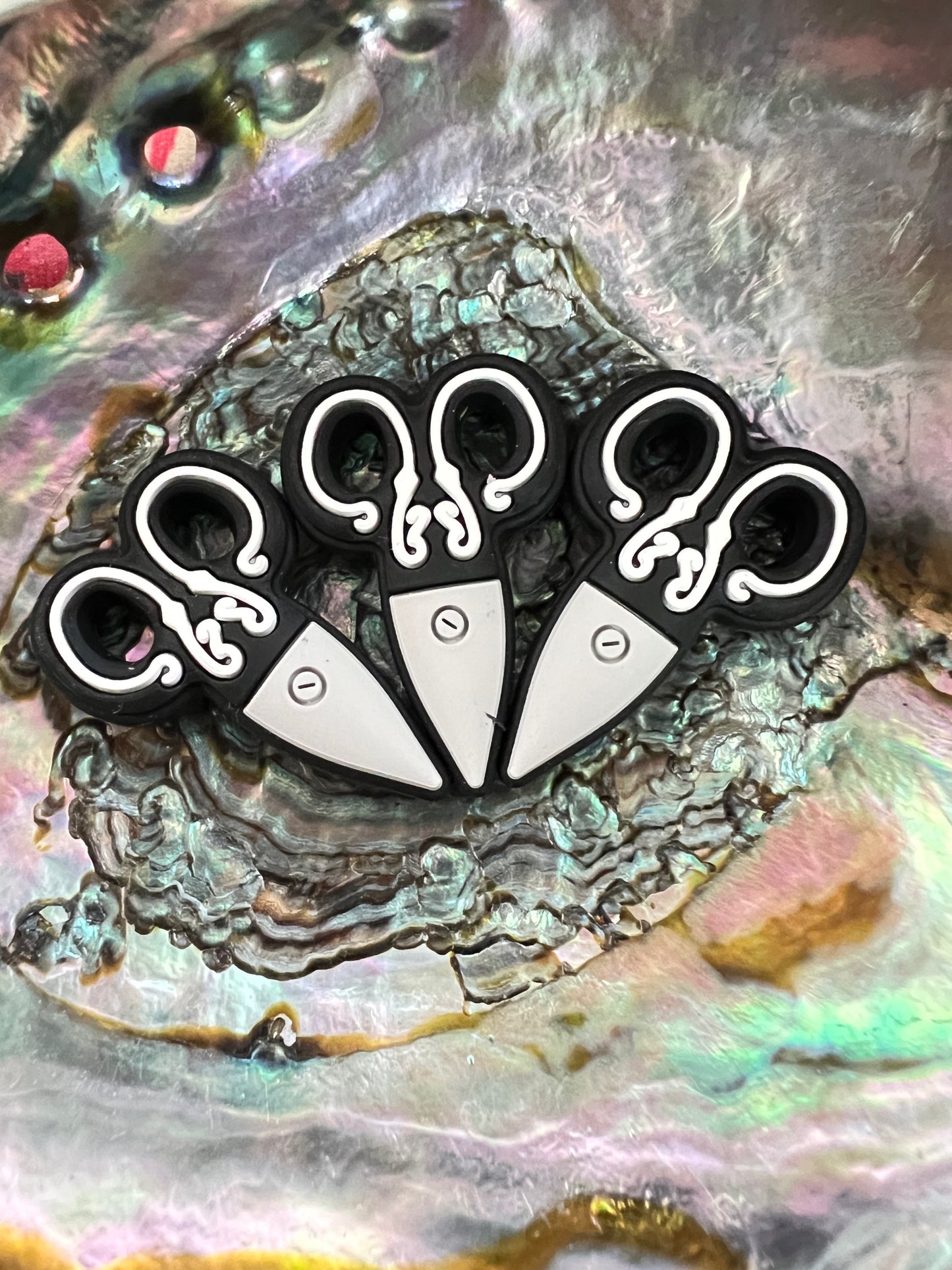 (1)PC- Fancy Cosmetologist/Barber/Shears Focal Bead image 0