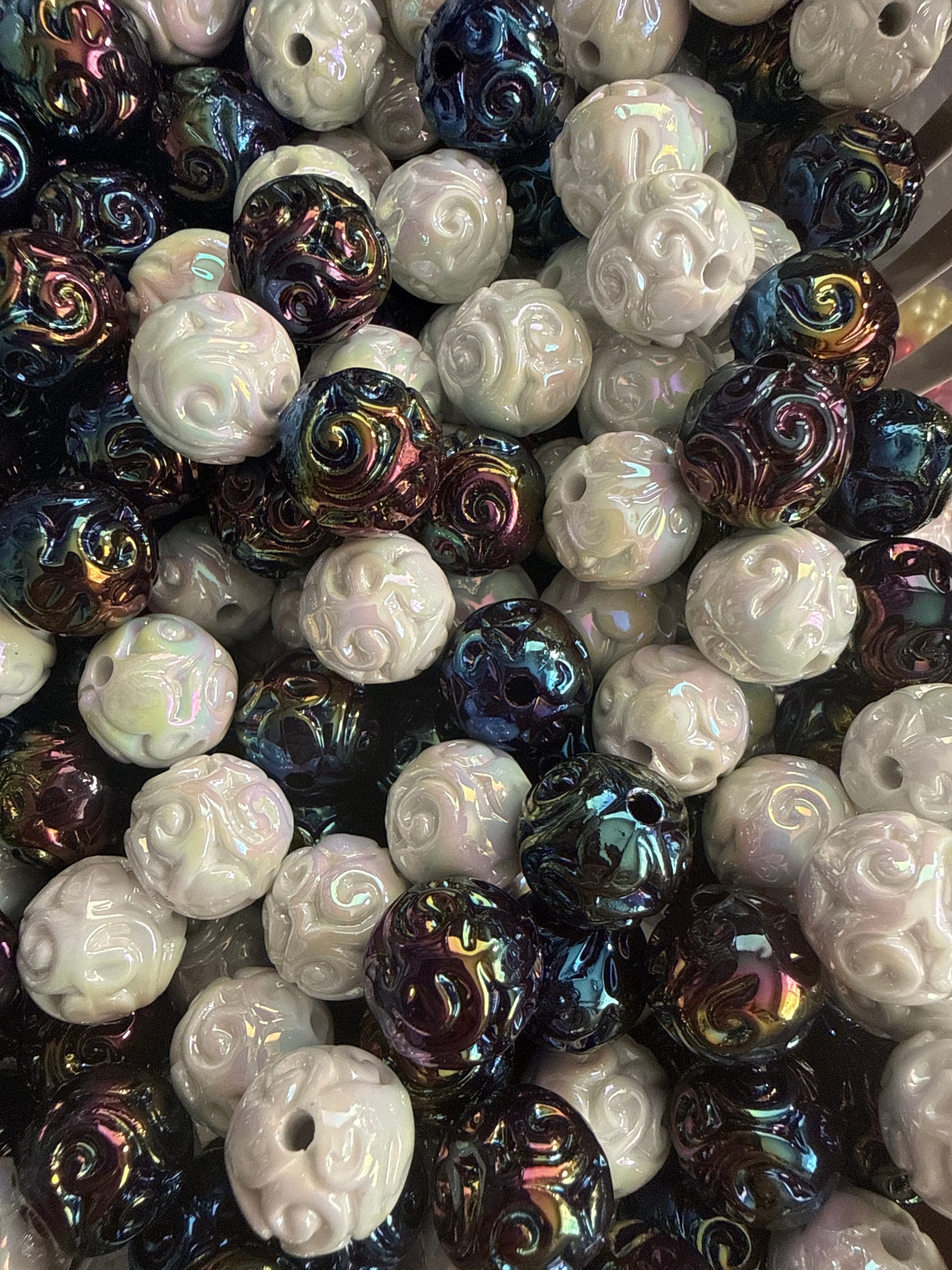 B75- (10PCS) 15mm Black/White UVAB Round Ornate Swirls Acrylic Beads For DIY