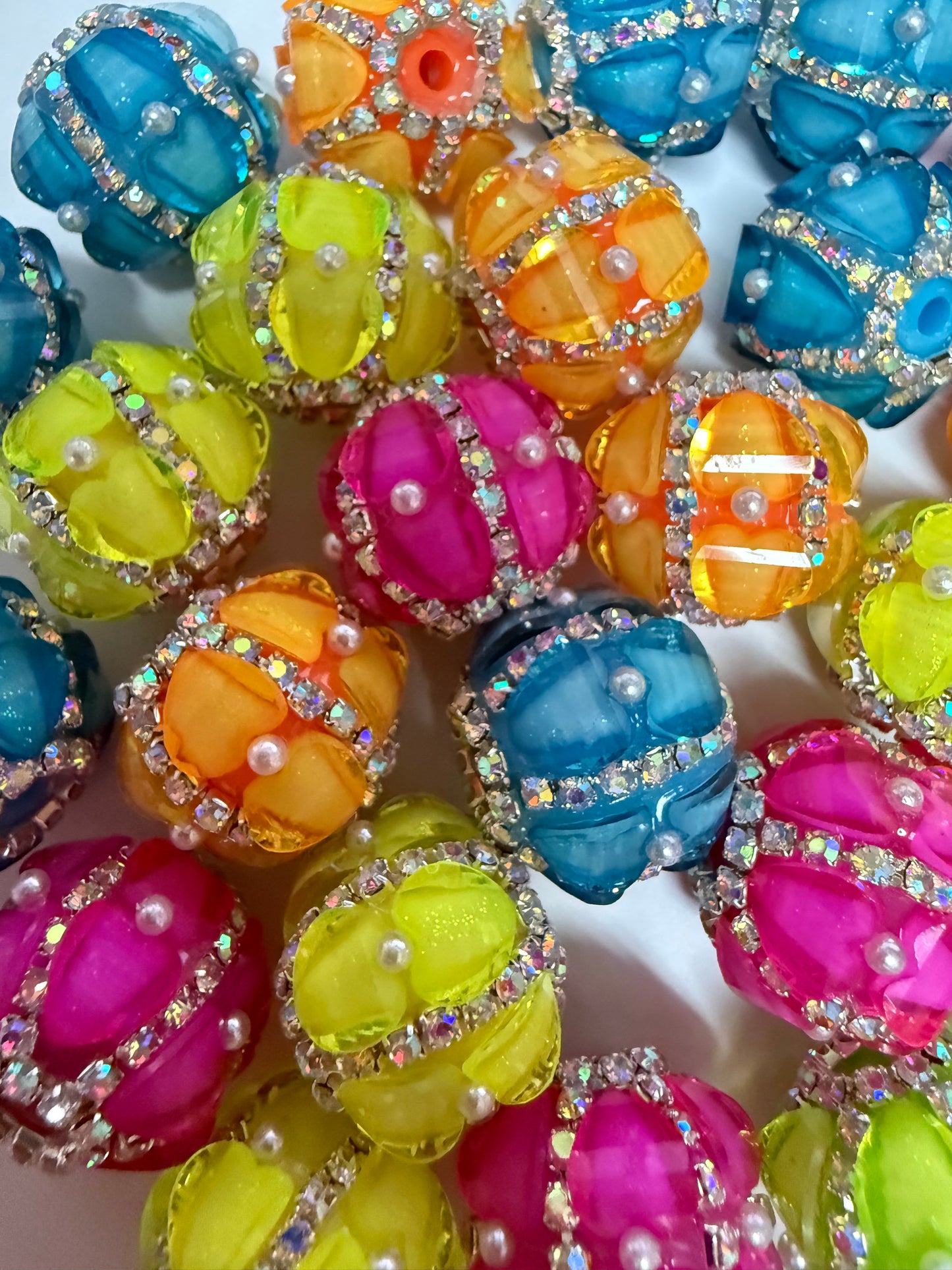 R141- (5PCS) 19mm High Quality Mixed NEON Colors Round Rhinestone W/Hearts Beads for DIY (Copy)