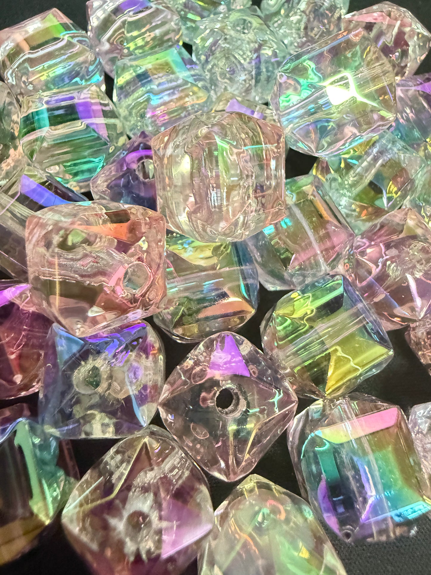 C22- (10PCS) 14mm 3D Hexagonal Prism Aura UVAB Clear Rainbow Acrylic Beads For DIY