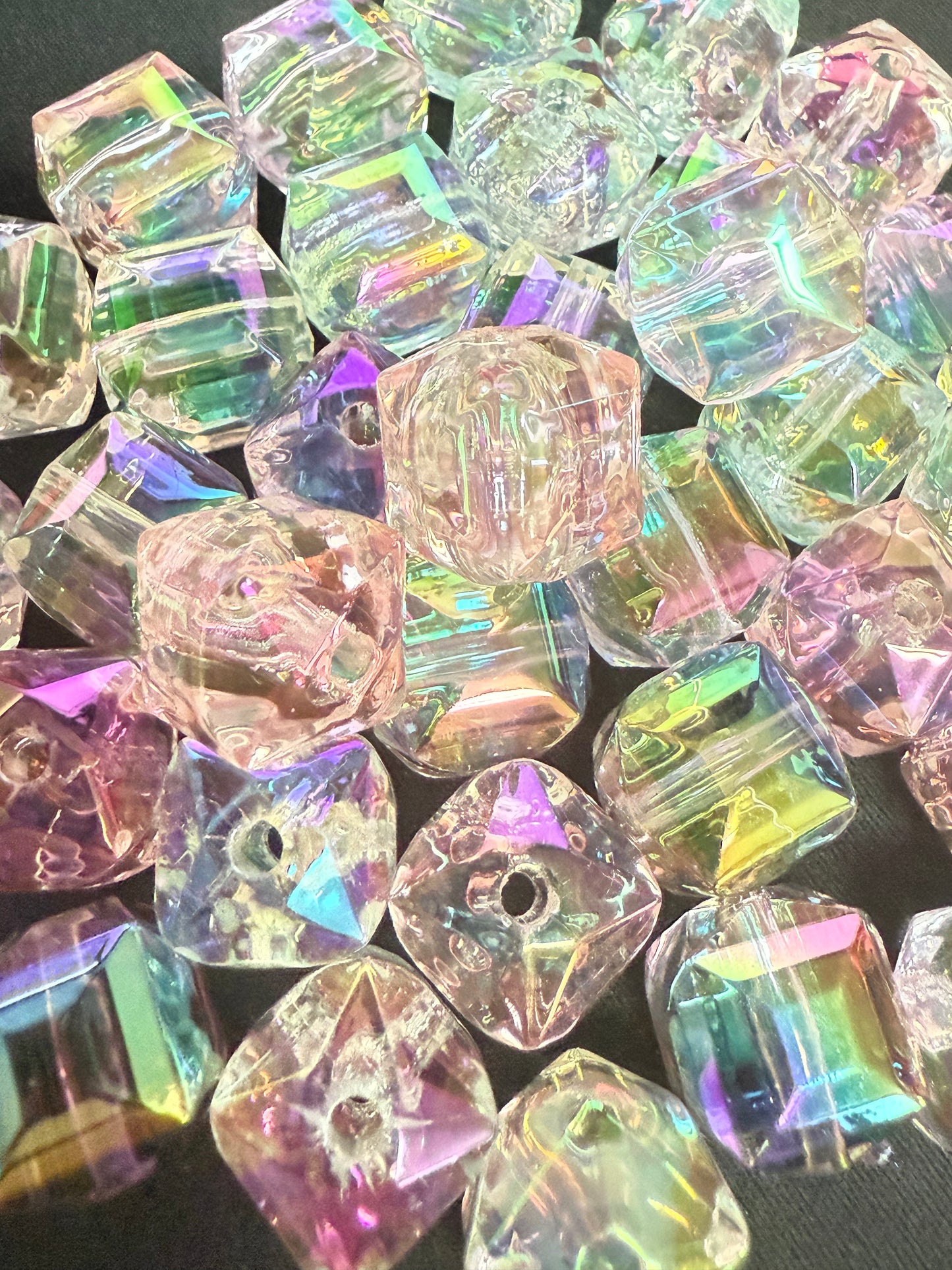 C22- (10PCS) 14mm 3D Hexagonal Prism Aura UVAB Clear Rainbow Acrylic Beads For DIY