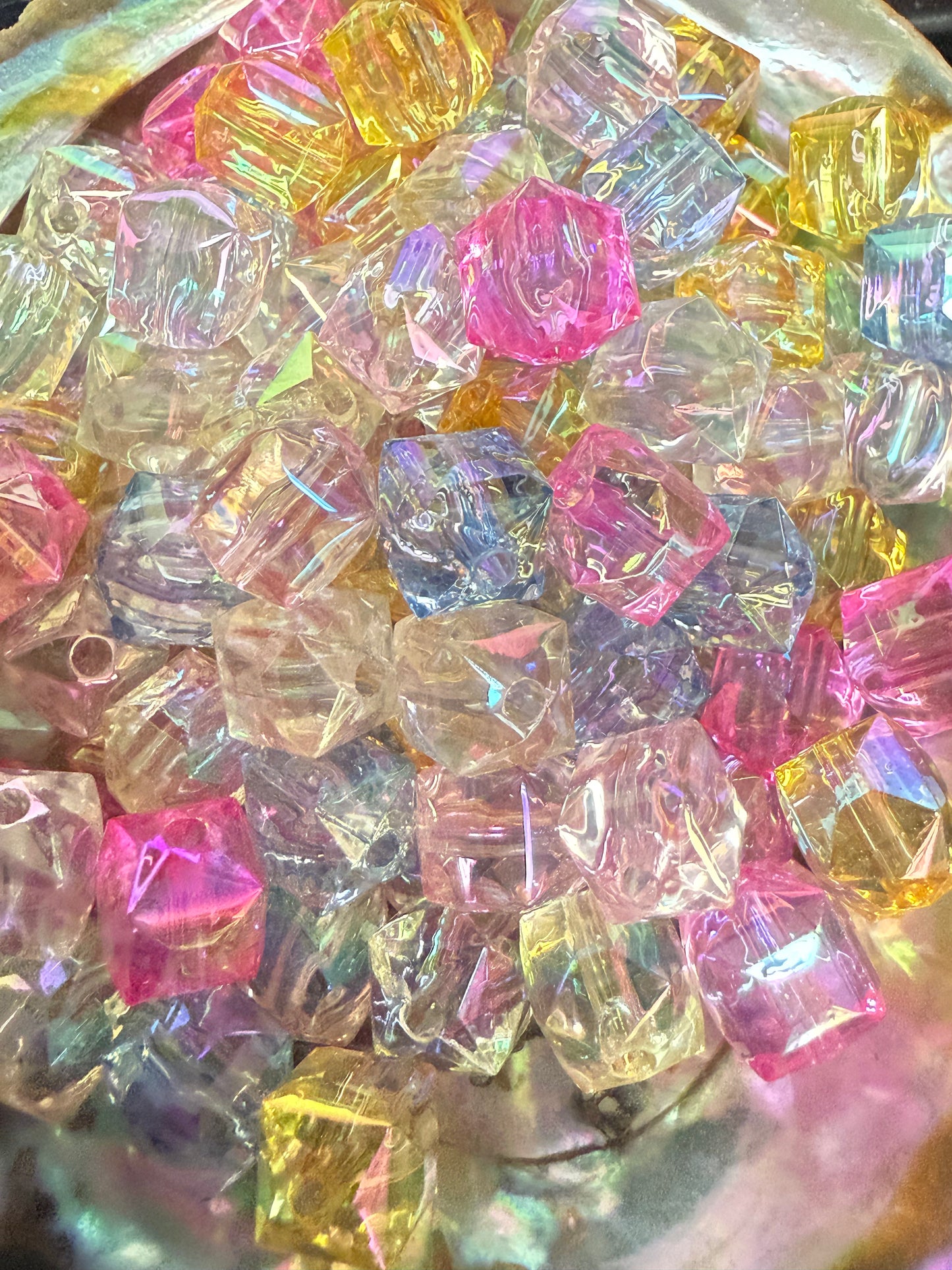C24- (10PCS) 11mm 3D Hexagonal Prism Aura UVAB Clear Rainbow Acrylic Beads For DIY