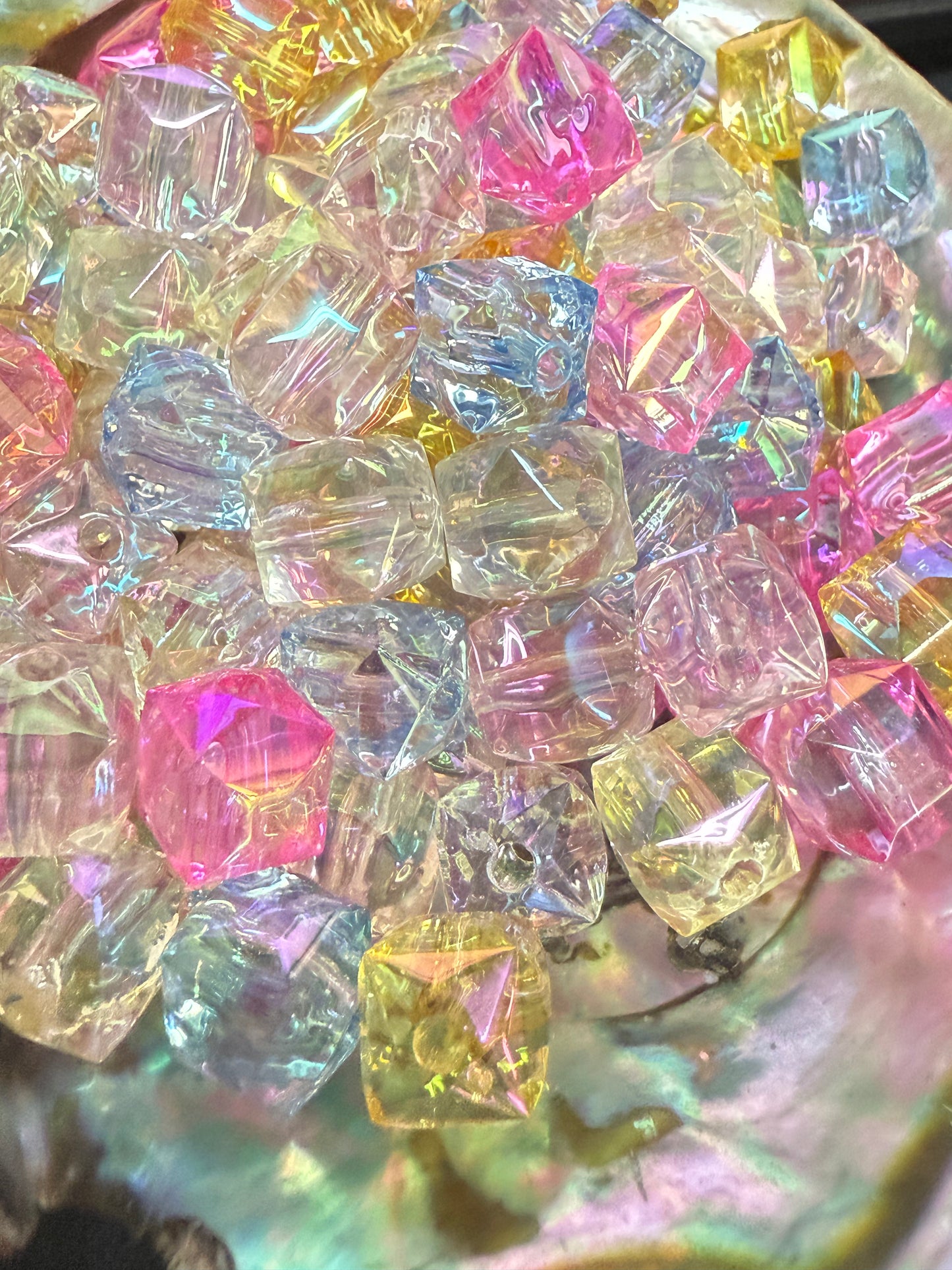 C24- (10PCS) 11mm 3D Hexagonal Prism Aura UVAB Clear Rainbow Acrylic Beads For DIY