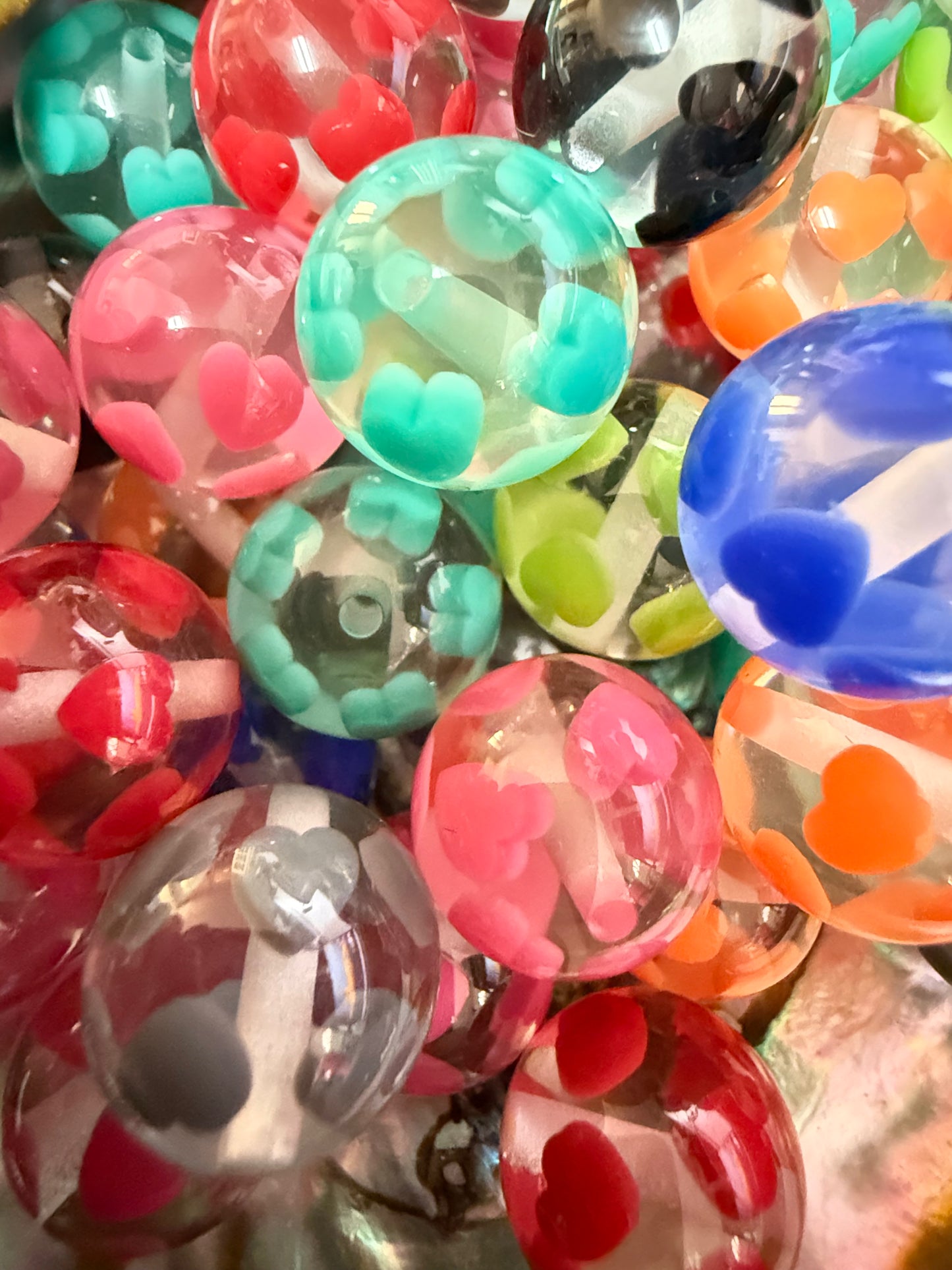 B44- (10PCS) 15mm Round Clear W/Hearts Multicolor Resin Beads For DIY