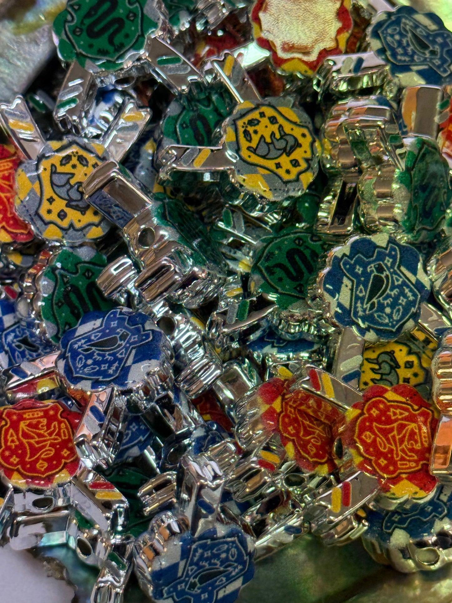 C/L B13- (10PCS) 21mm Harry Potter House Ribbon MIX Color Round UVAB Iridescent Rainbow Acrylic Beads For DIY