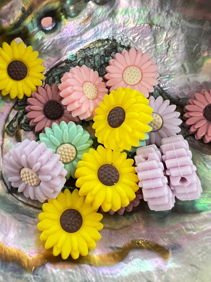 (1)PC- Choose Your Color-  Small Size Daisy Flower Focal Bead image 1