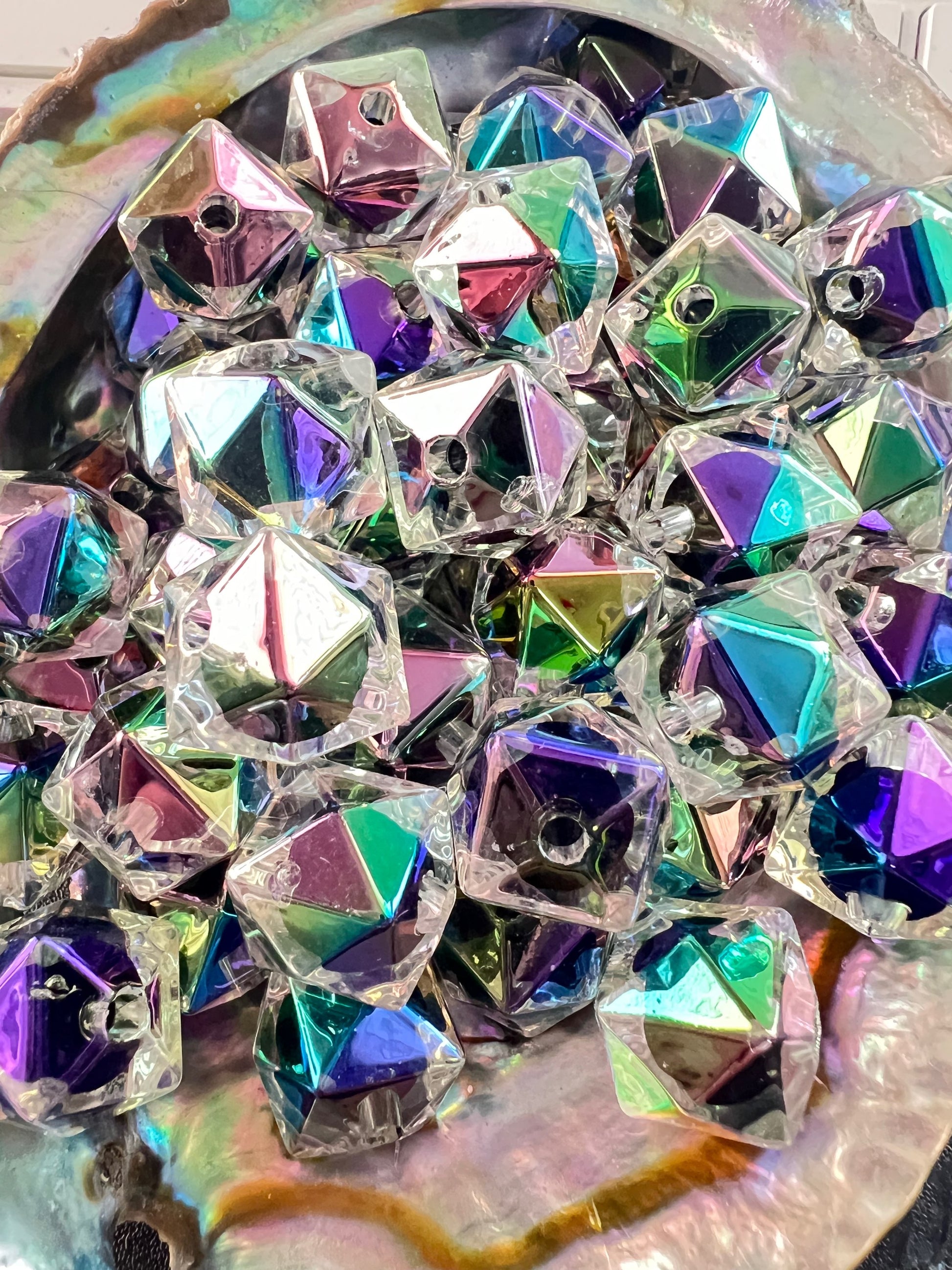 10 PCS- 19mm 3D Hexagonal Prism Aura UVAB Black/Clear Acrylic Beads image 0