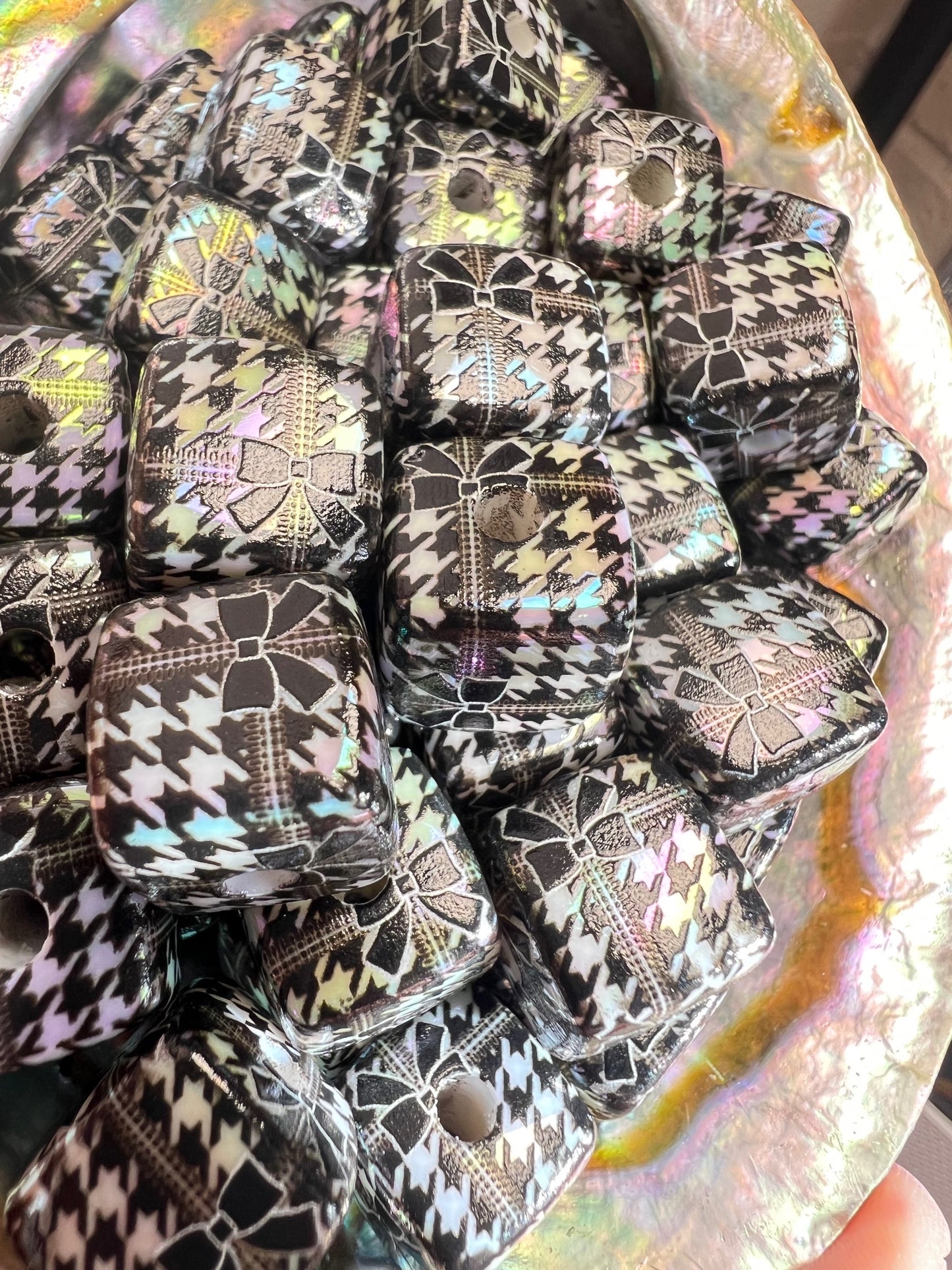 5 PCS - 14mm HoundsTooth Gift Box Black/White Iridescent Rainbow Cube Beads image 0